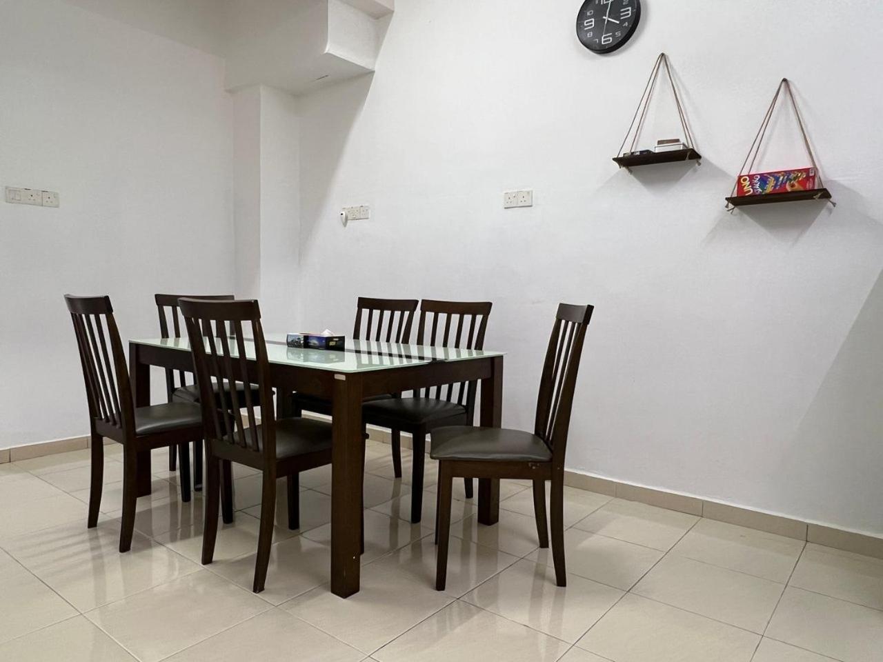 M Guest House2 Muar Exterior photo